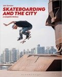 Couverture de Skateboarding and the city : a complete history